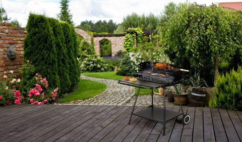 Grill ogrodowy z rożnem i regulacją rusztu + dwie duże półki MultiGarden MultiGarden Grill ogrodowy z rożnem i regulacją rusztu + dwie duże półki MultiGarden MultiGarden